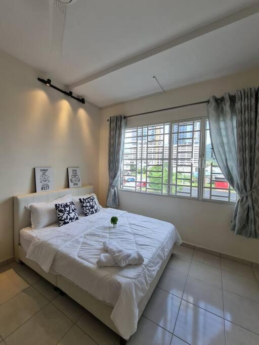 3Storey House 13Pax Family Suite Bayan Lepas Exteriör bild