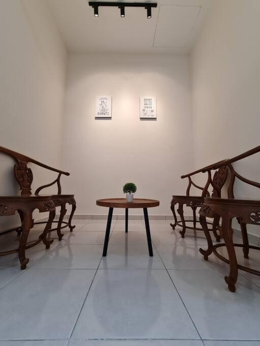 3Storey House 13Pax Family Suite Bayan Lepas Exteriör bild
