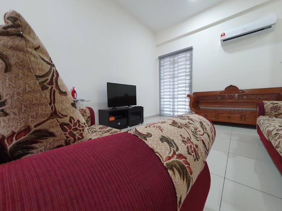 3Storey House 13Pax Family Suite Bayan Lepas Exteriör bild