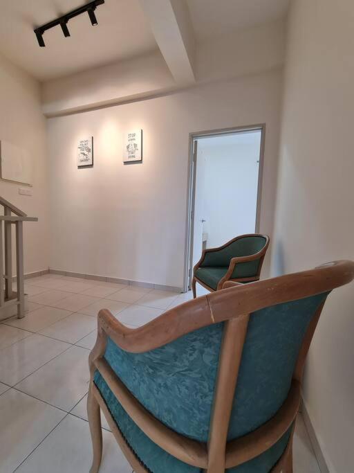 3Storey House 13Pax Family Suite Bayan Lepas Exteriör bild