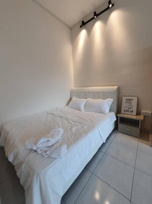 3Storey House 13Pax Family Suite Bayan Lepas Exteriör bild