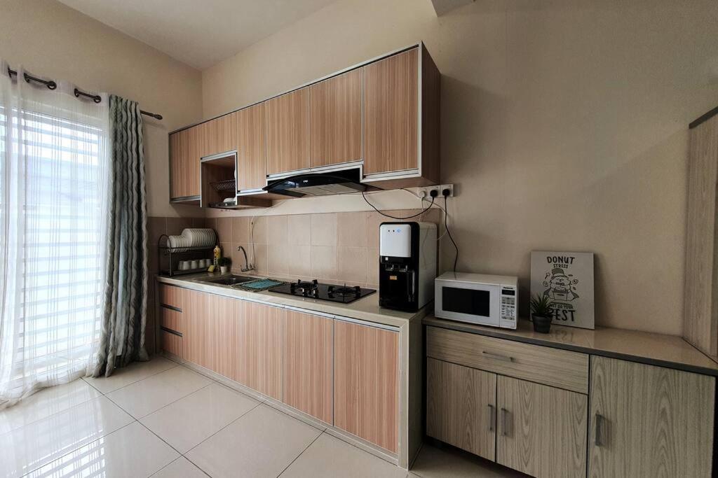 3Storey House 13Pax Family Suite Bayan Lepas Exteriör bild