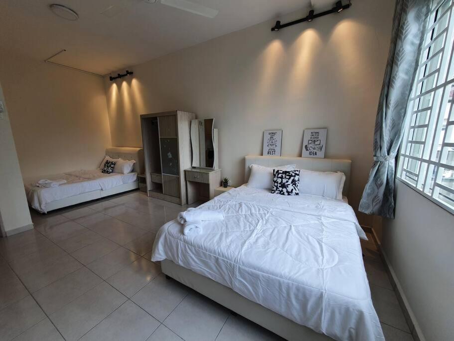 3Storey House 13Pax Family Suite Bayan Lepas Exteriör bild