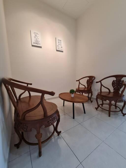 3Storey House 13Pax Family Suite Bayan Lepas Exteriör bild