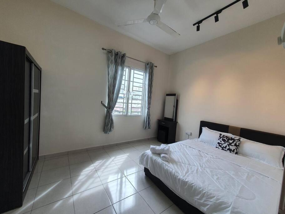 3Storey House 13Pax Family Suite Bayan Lepas Exteriör bild