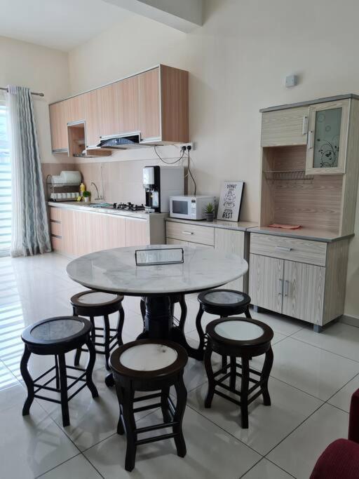 3Storey House 13Pax Family Suite Bayan Lepas Exteriör bild