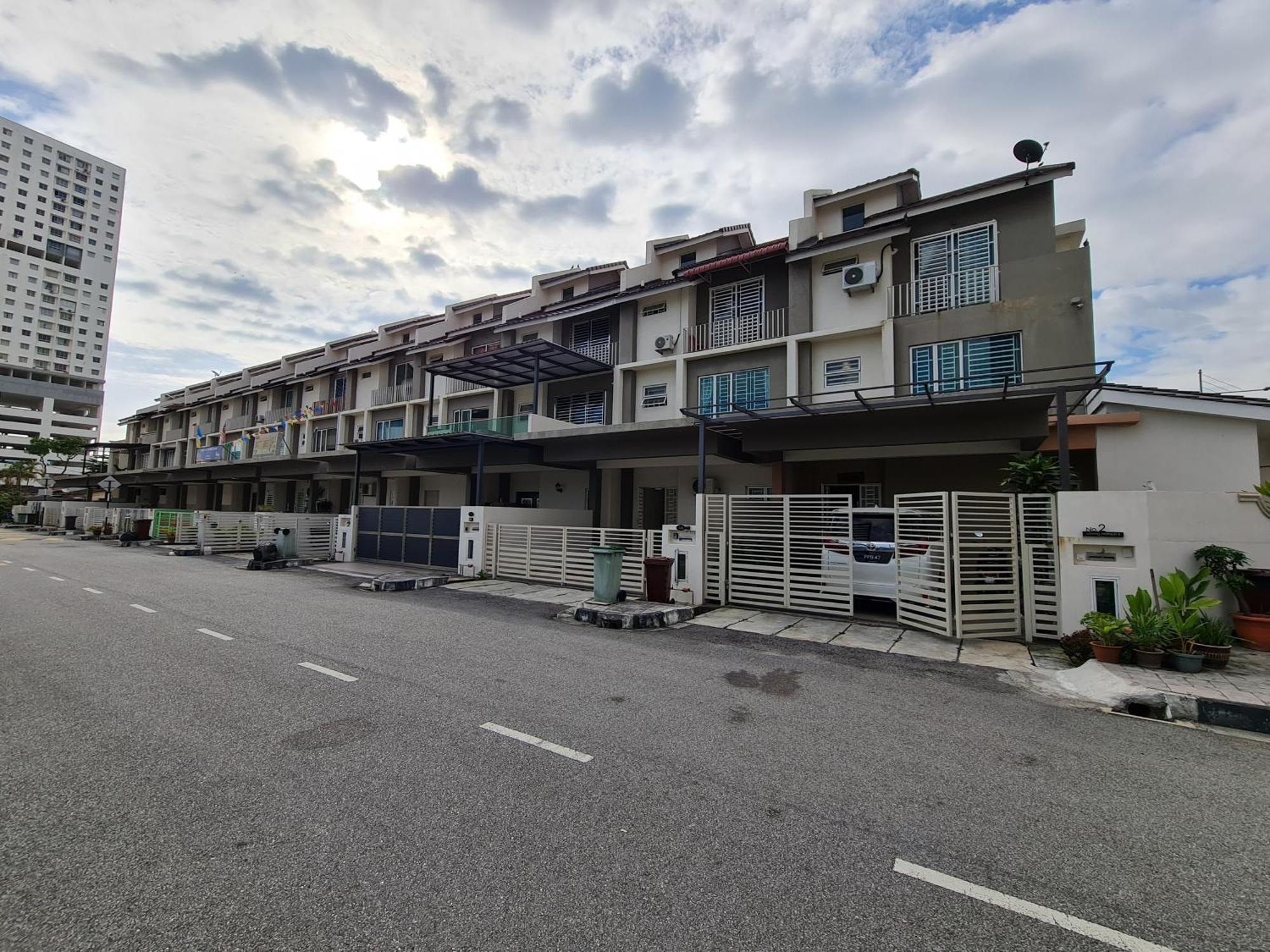 3Storey House 13Pax Family Suite Bayan Lepas Exteriör bild